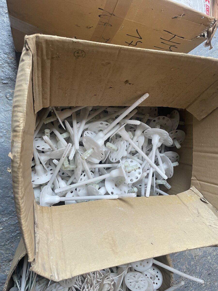 Hmozdiny do polistirenu