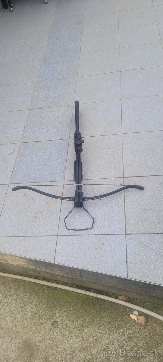 Predám túto silnú 175Librovu kušu so zameraním + šípy