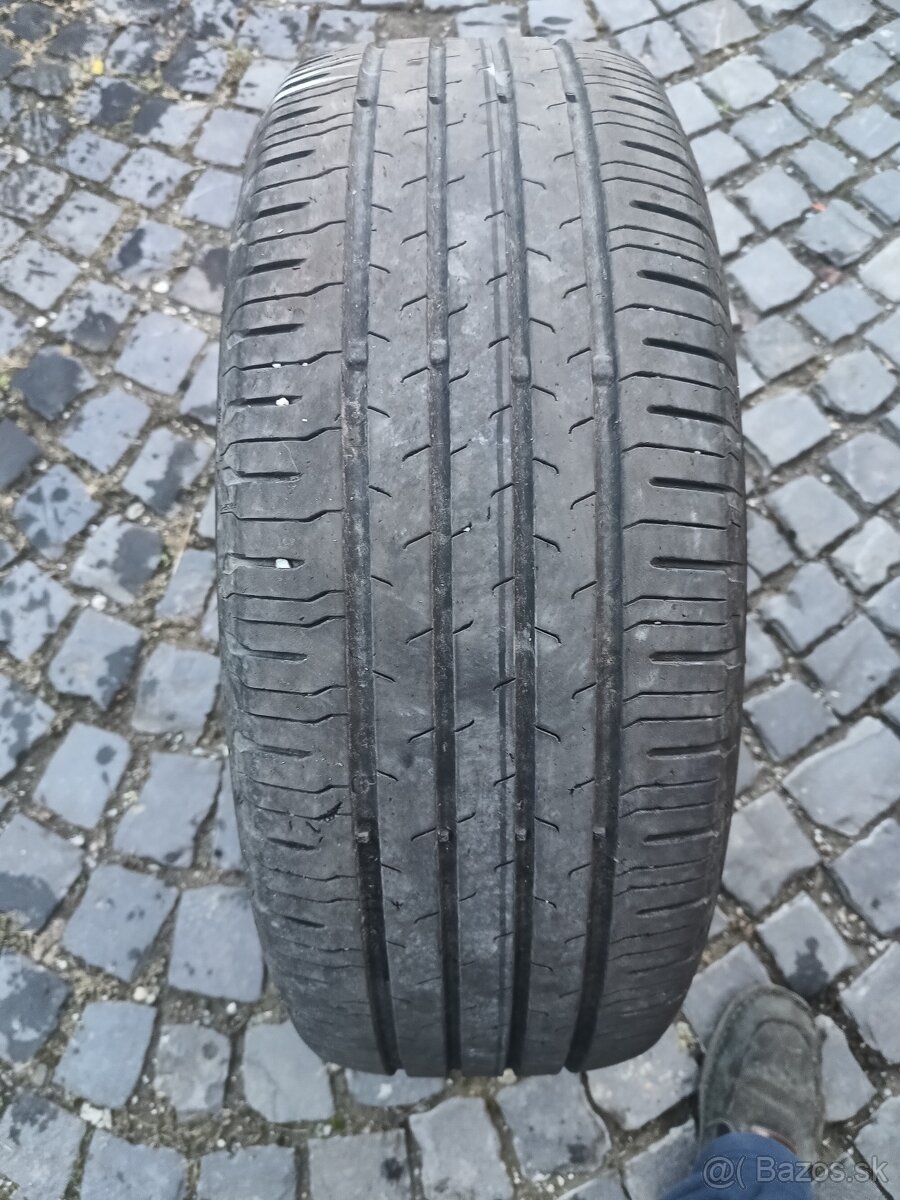 Predám pneu 215/55R17