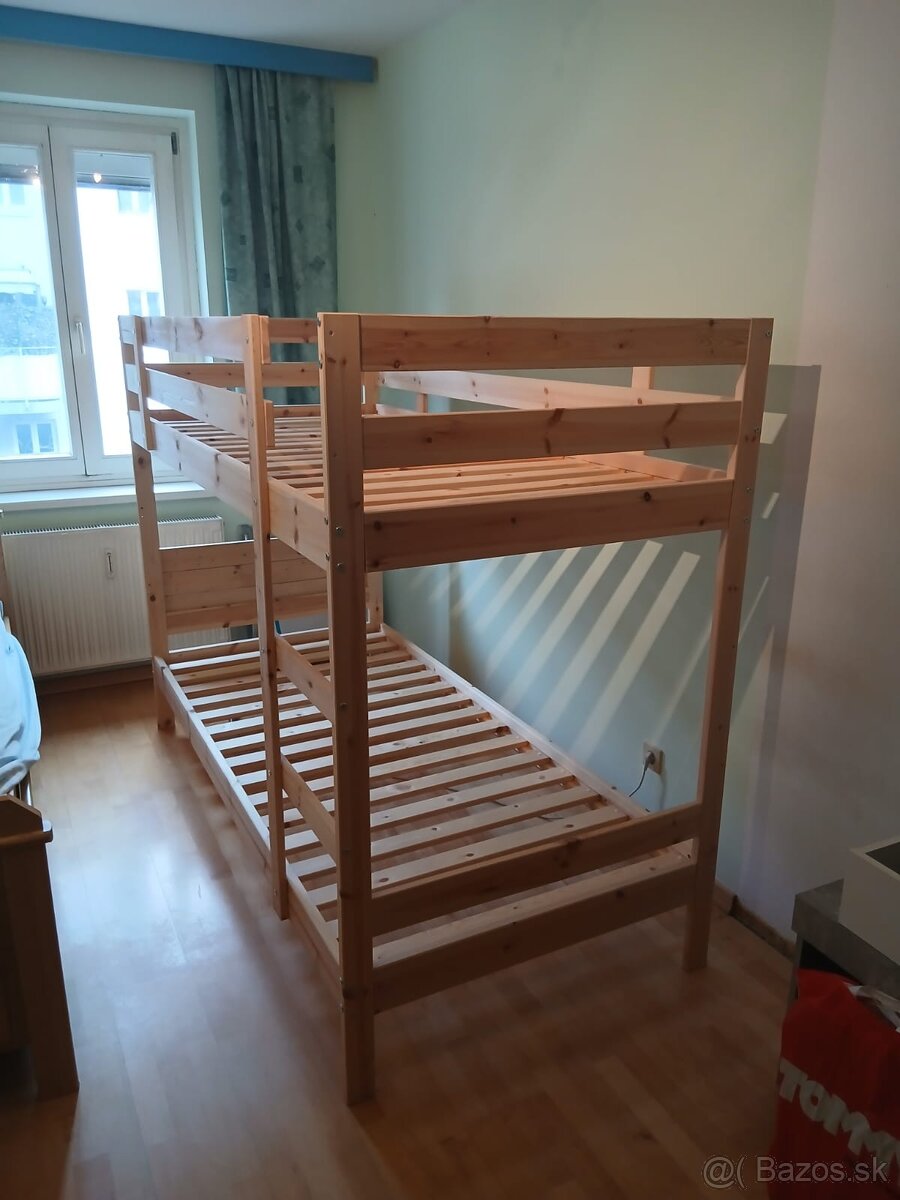 Poschodová posteľ