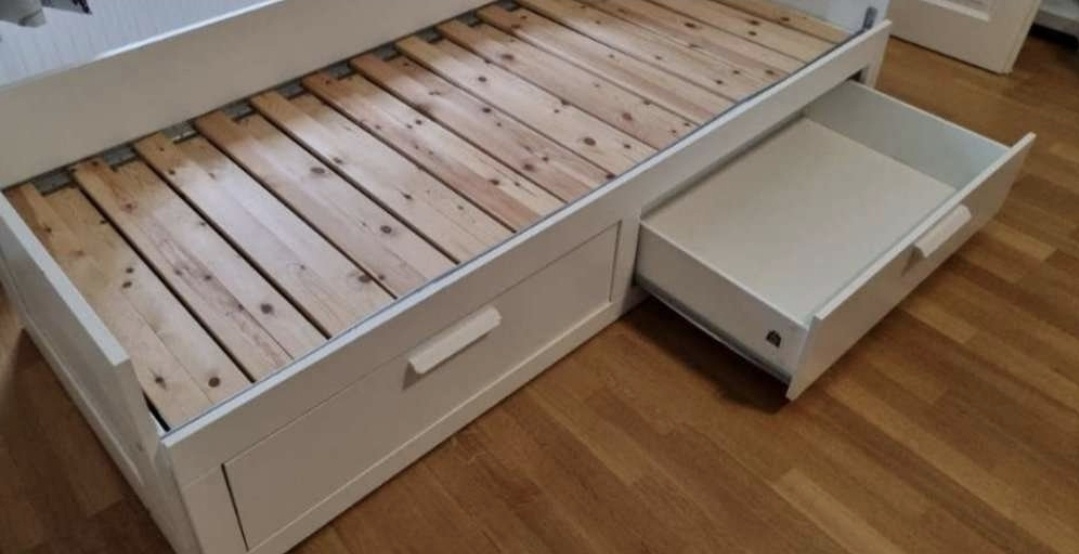 Postel Hemnes 180x200 IKEA
