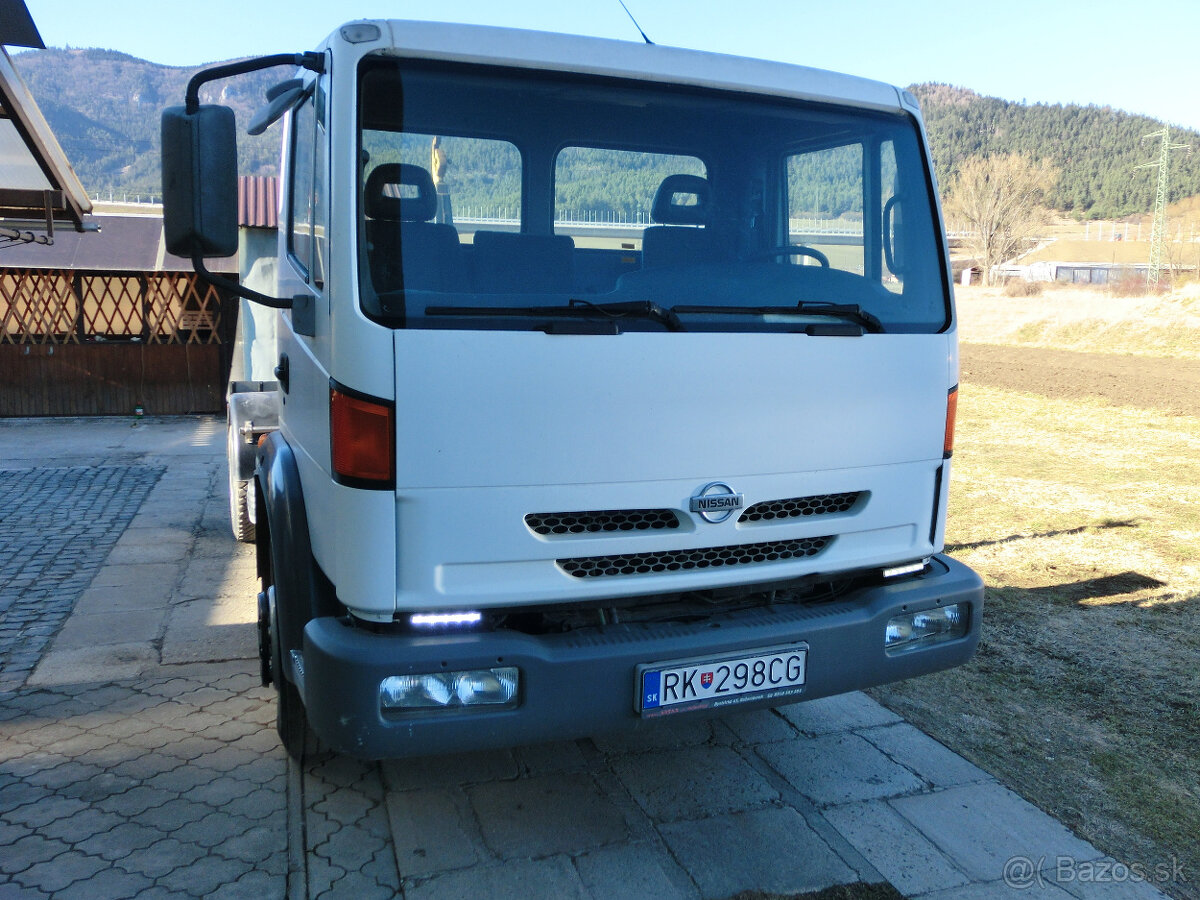 Nissan Atleon hákový nosič kontajnerov