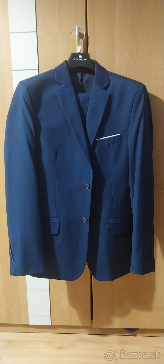 Elegantný oblek
