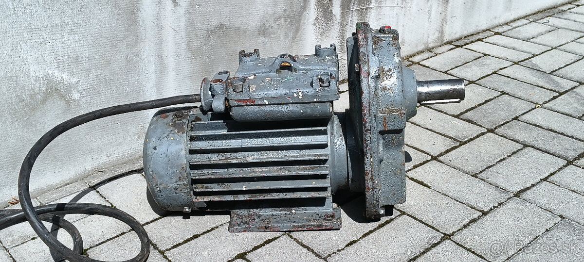 Elektromotor s prevodovkou