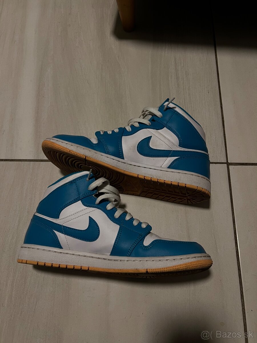 Jordan 1 mid
