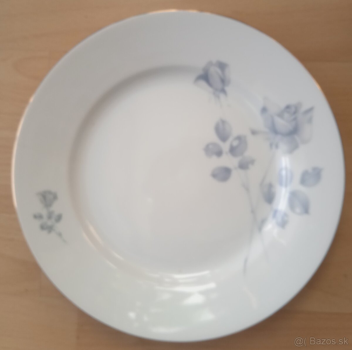 porcelánový tanier