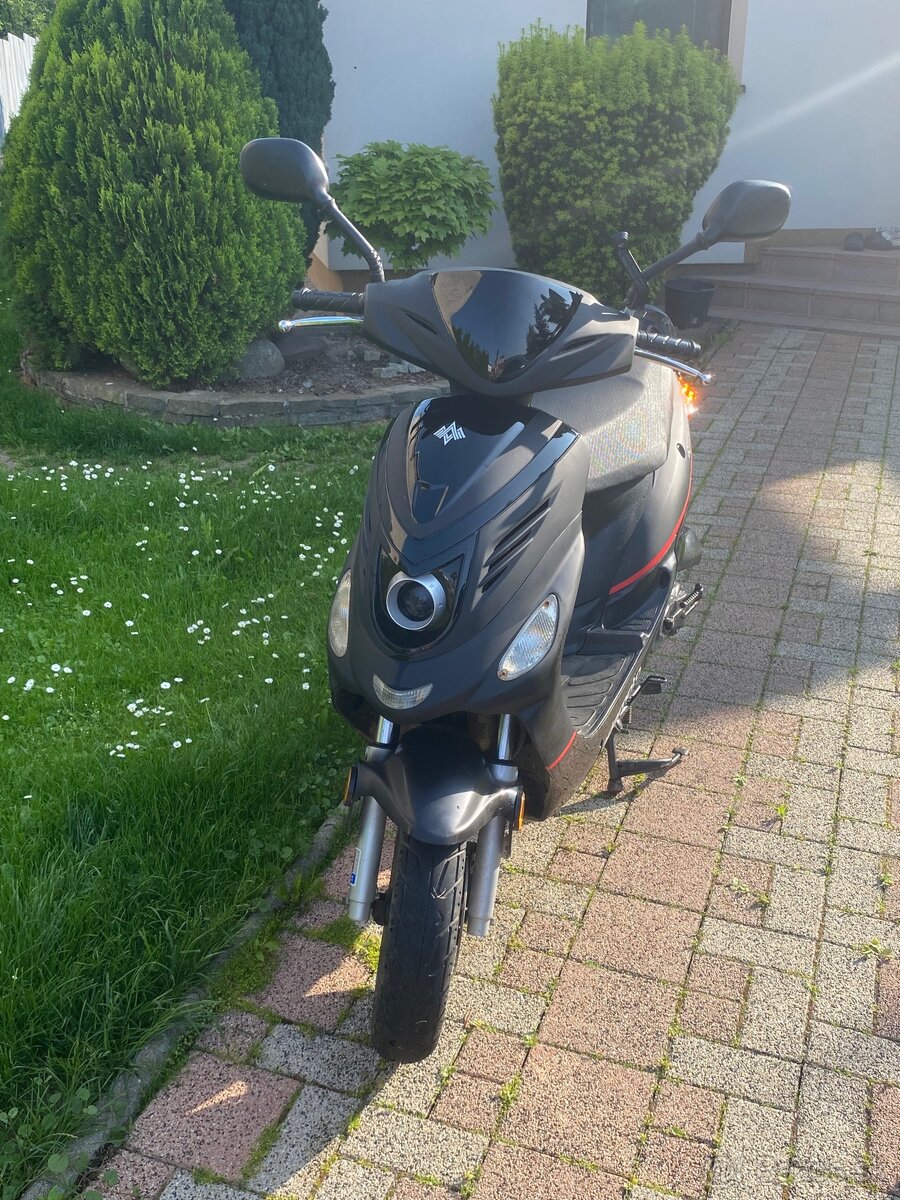 Predám skúter adamoto speeder 50