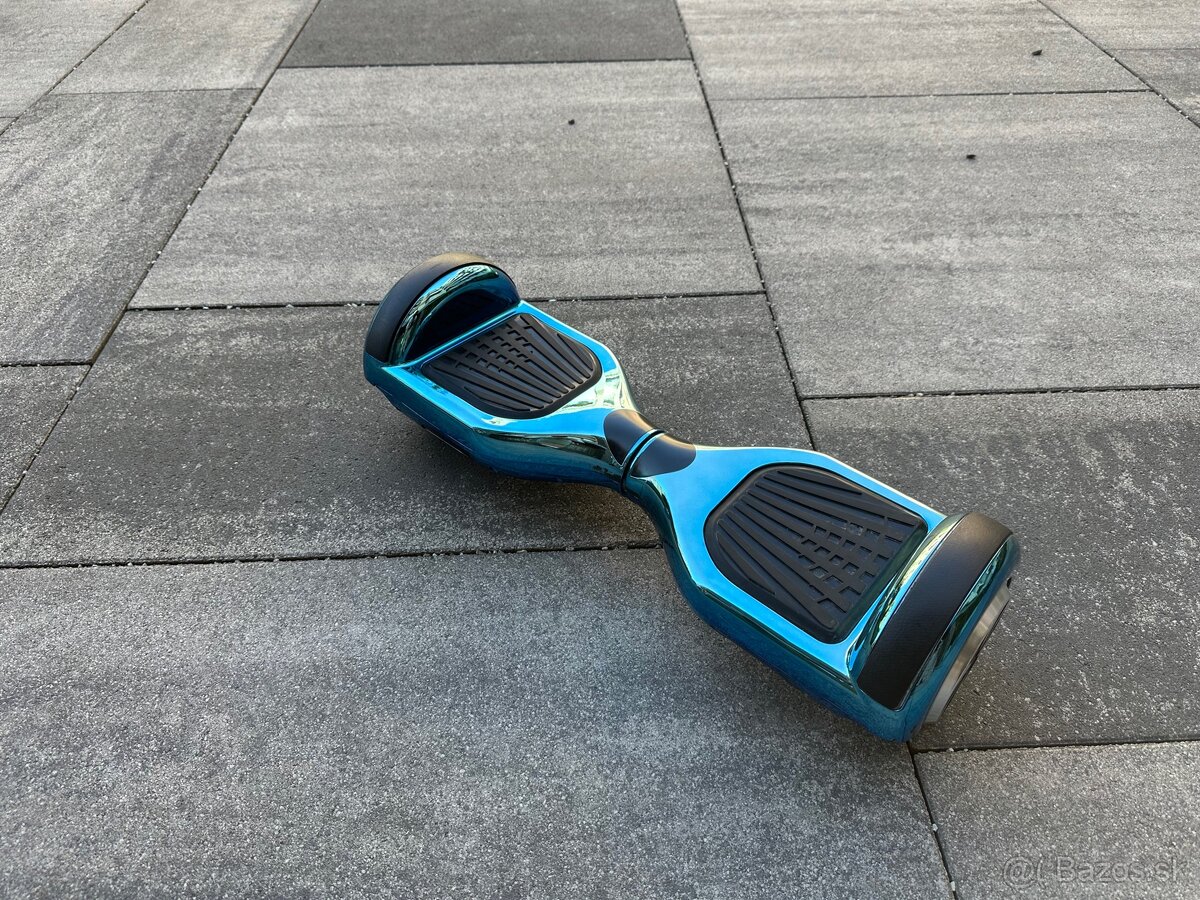 Predám hoverboard starší ale funkčný hoverboard.