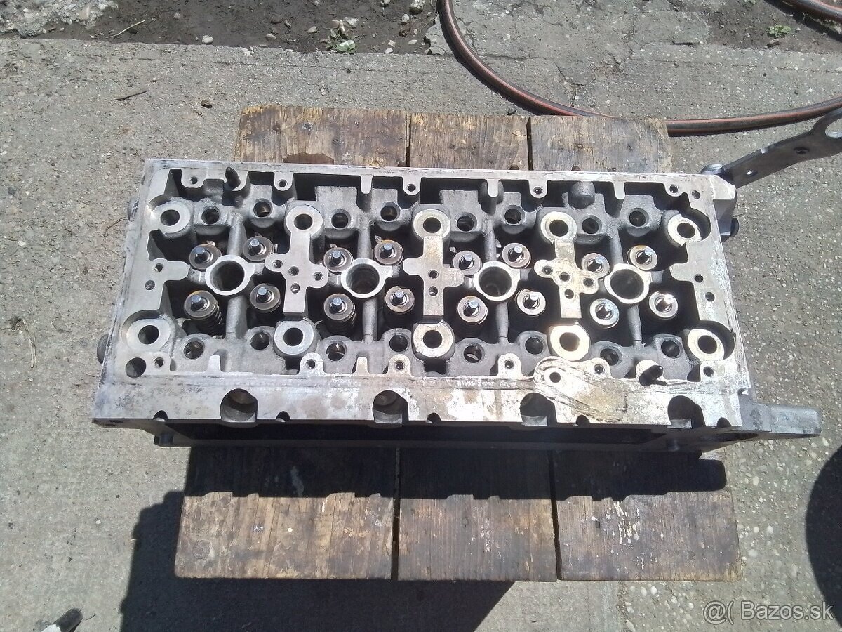 HLAVA MOTORA 04L103373E 04L103064F 04L 103 373 E