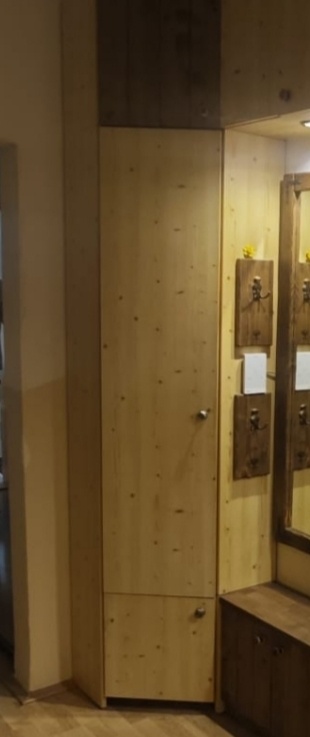 Darujem rohovú skriňu