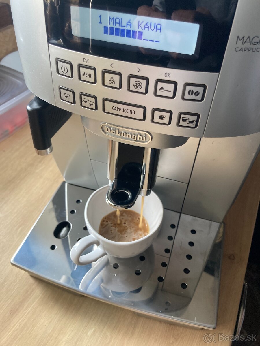 Kavovar DeLonghi Magnifica S cappuccino po velkom servise