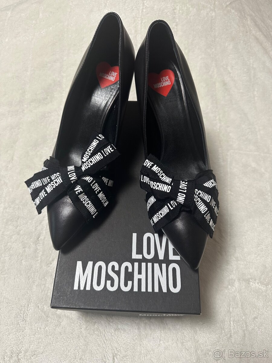 Kožené lodičky s mašľou zn. Love Moschino originál