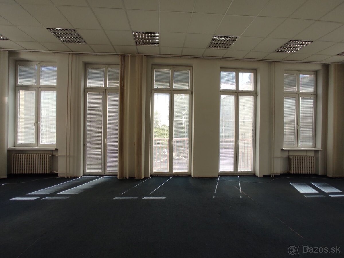 Kancelárske priestory v historickej budove centre Bratislavy