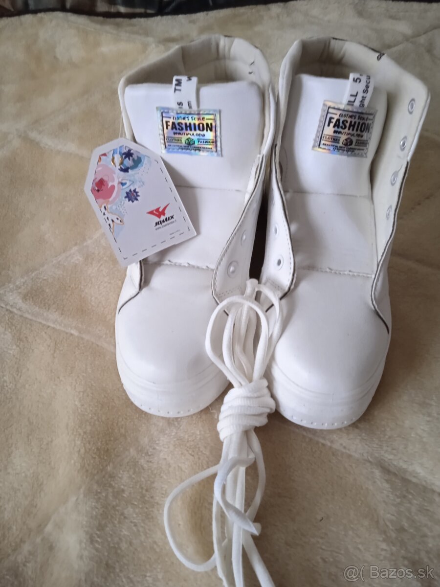 Dámske kotníkové tenisky 39