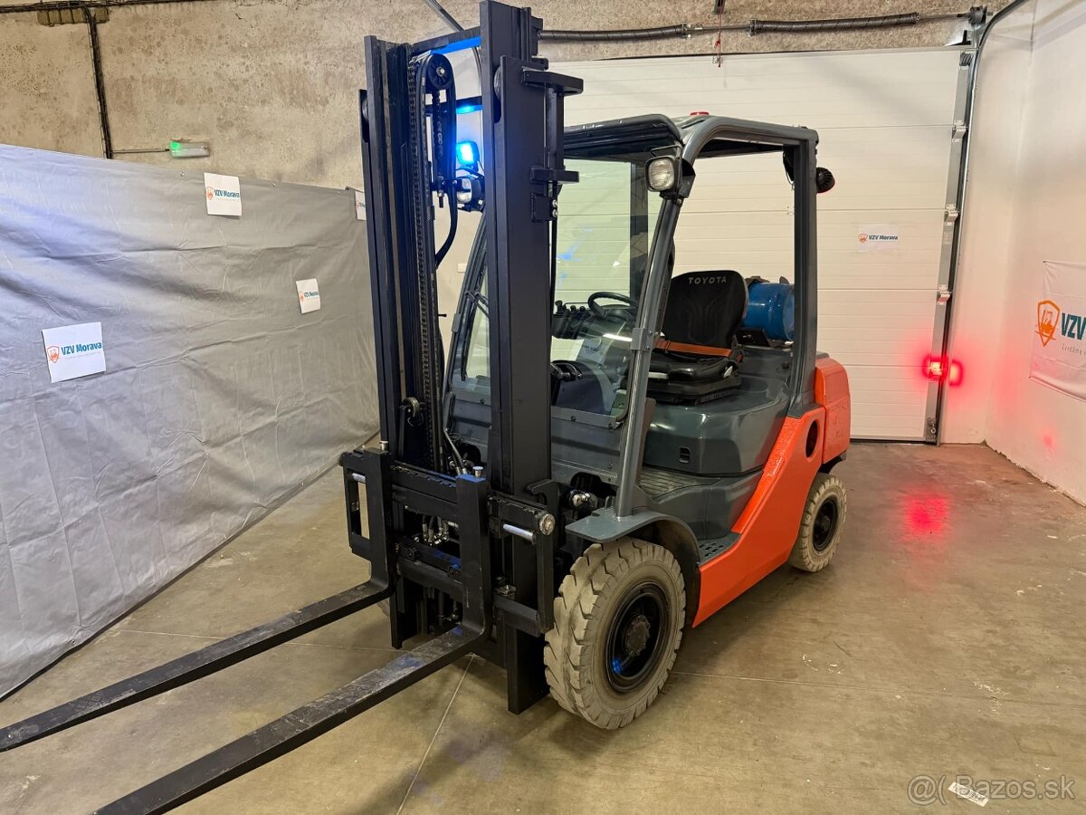 Vysokozdvižný vozík Toyota 25 LPG