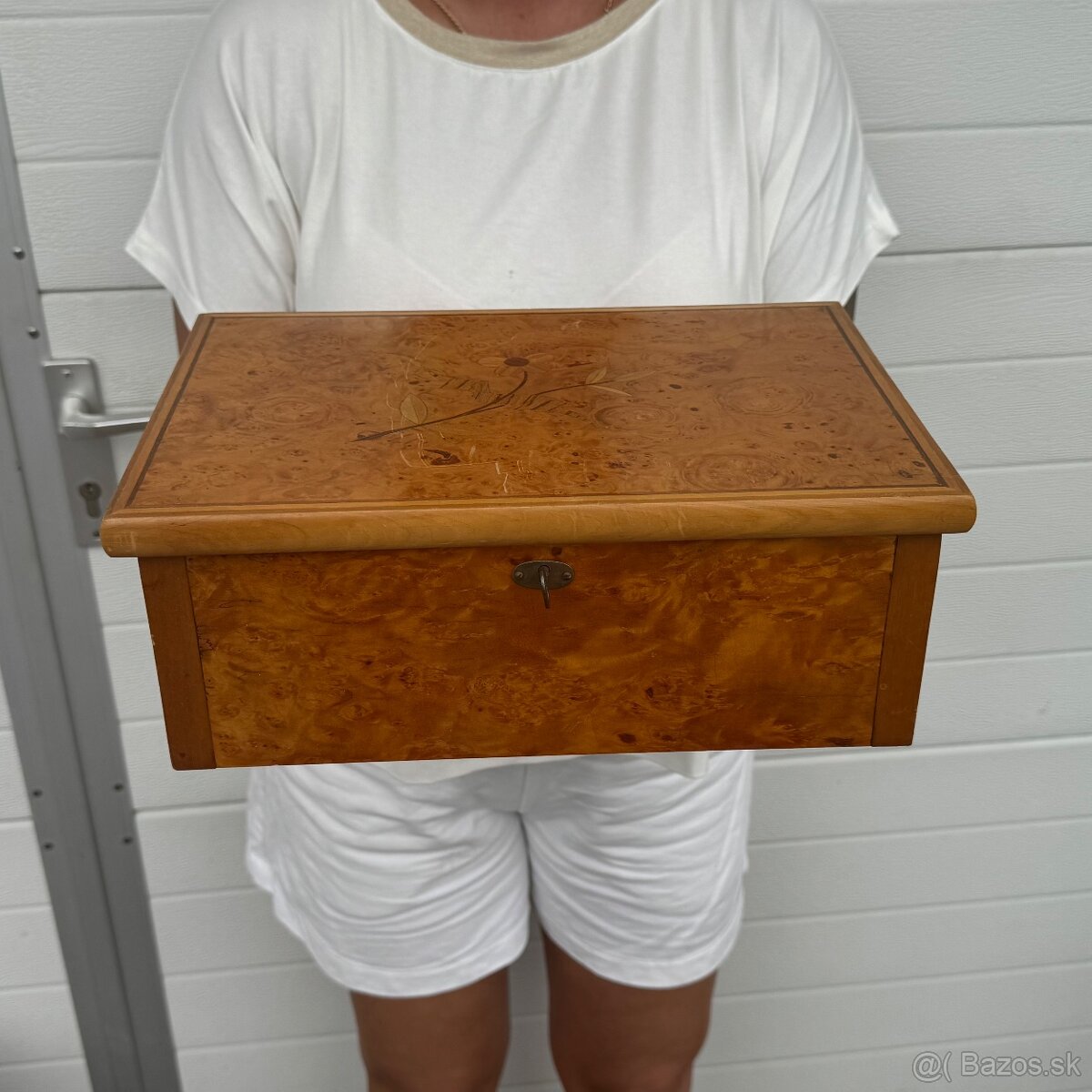 Starožitná velká šperkovnice – truhla s klíčkem