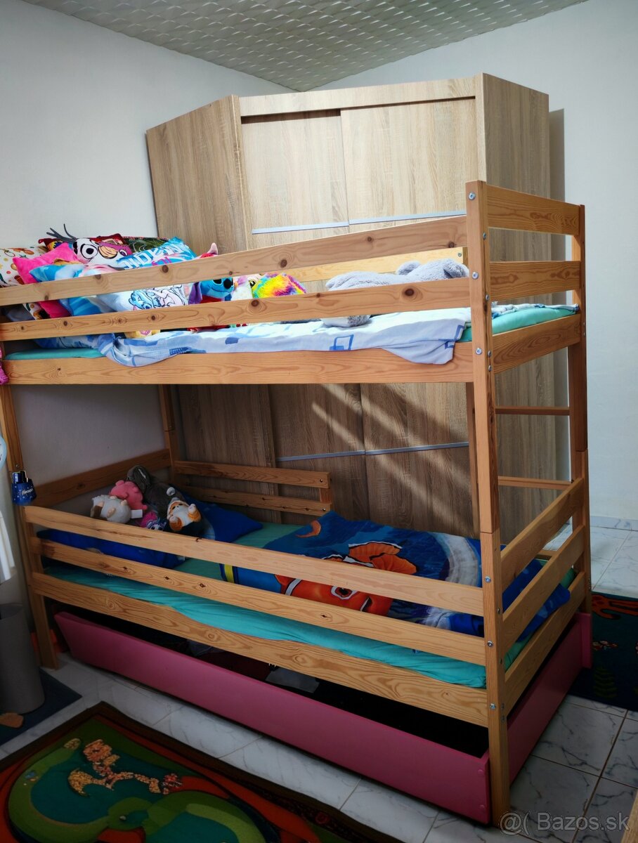 Predám poschodovú posteľ s matracmi