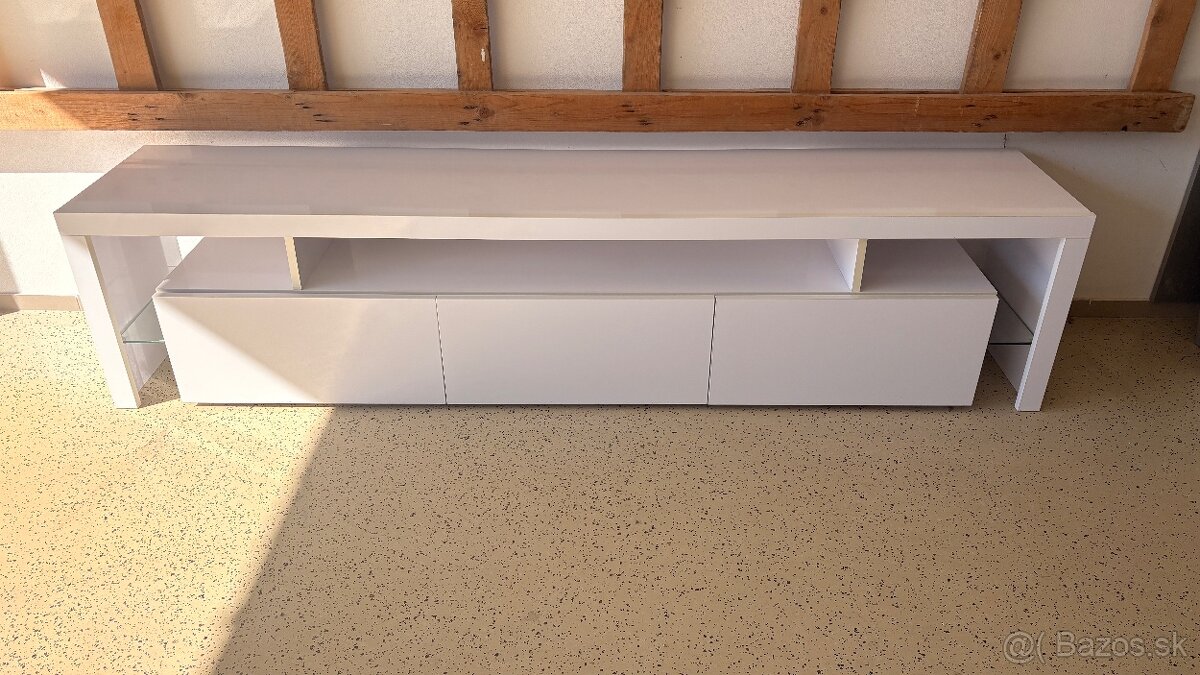 Skrinka pod televizor