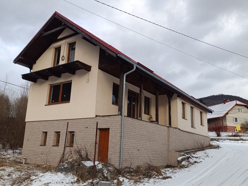 41724-4 izbový rodinný dom v rekonštrukcií Hrabičov