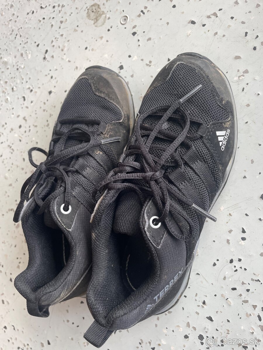 Adidas Terrex tenisky veľkosť. 33