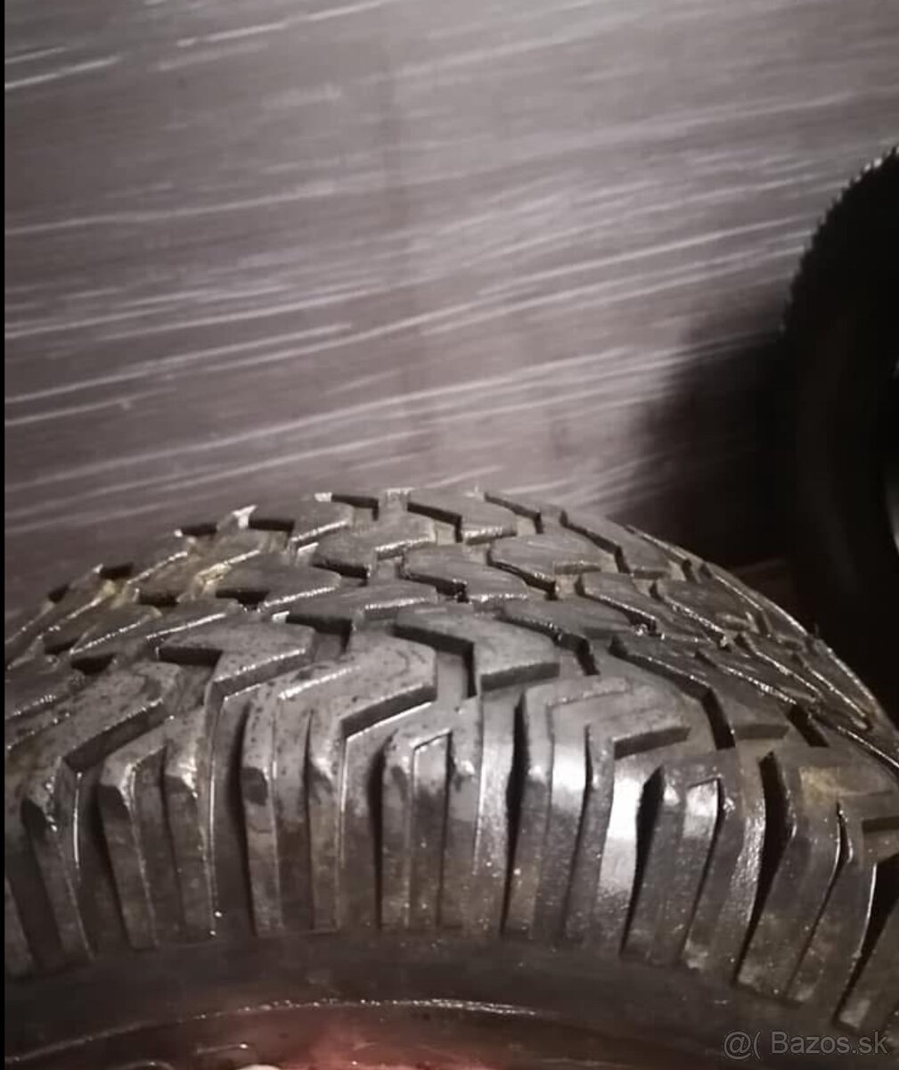 Predám Pneu na štvorkolku alebo na malo traktor