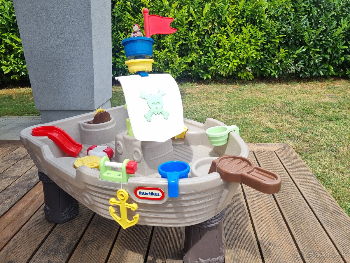 Little Tikes Vodný stôl Pirátska loď