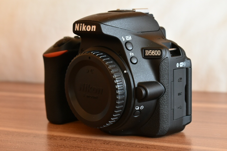 Nikon D5600 s obj 18-55 v stave nového kusu