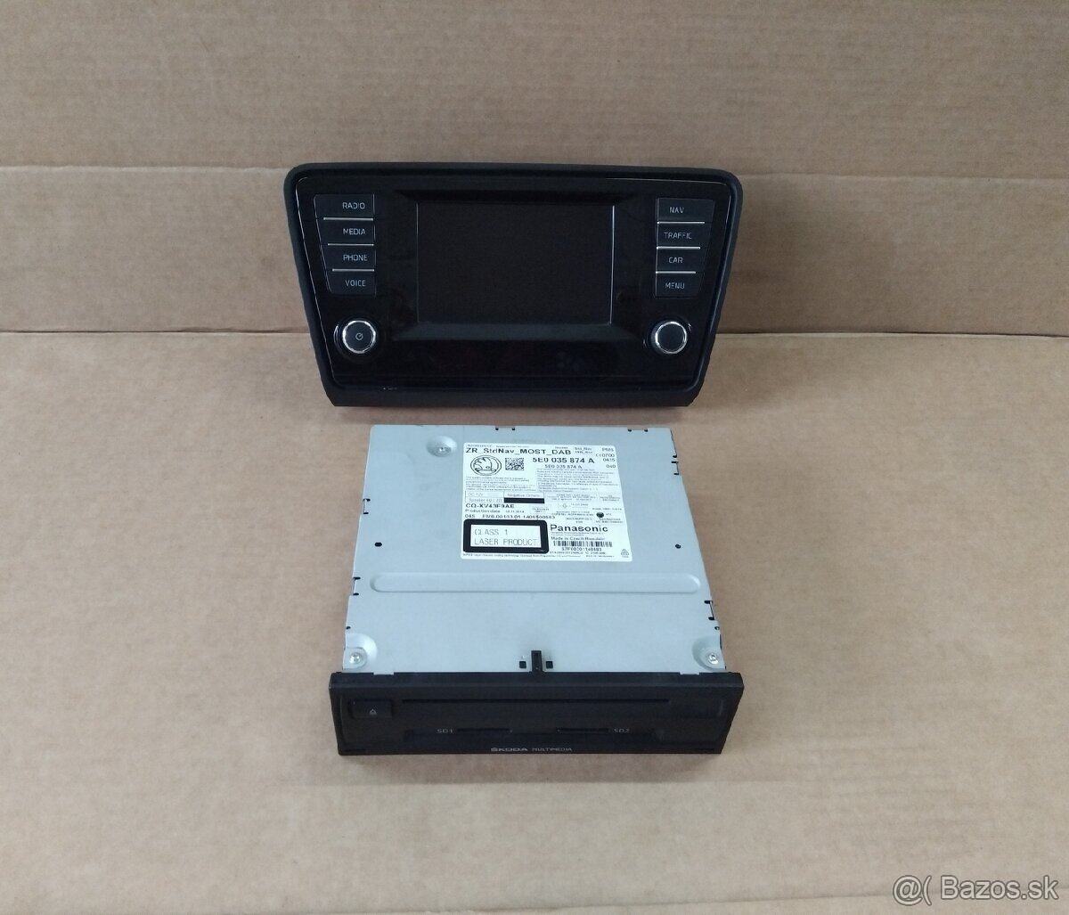 autorádio Octavia 3 - displej, čítačka