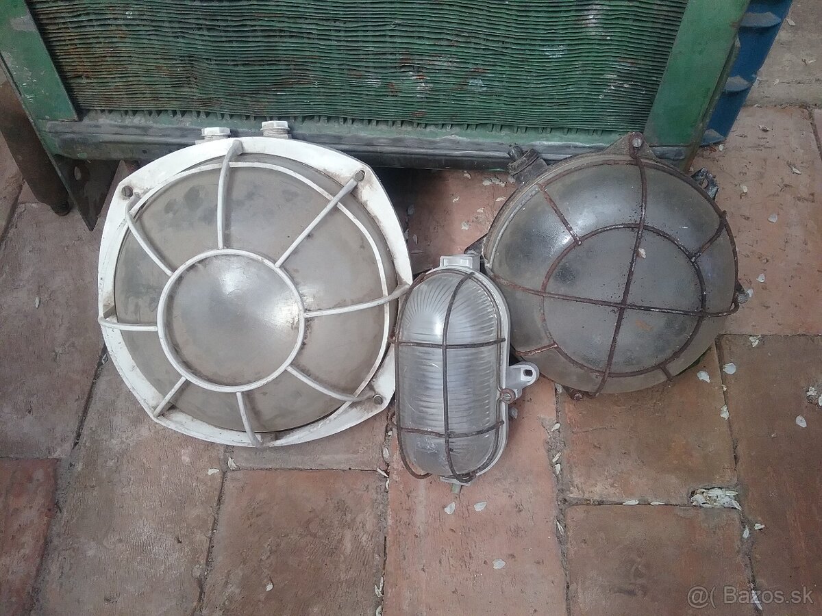 Stara industrialna lampa