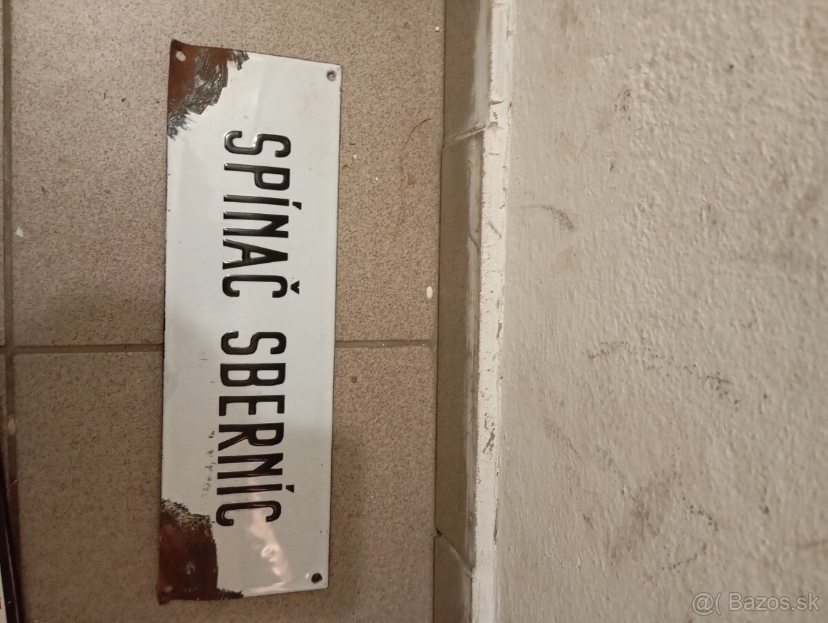 Predám smaltove staré tabuľky .