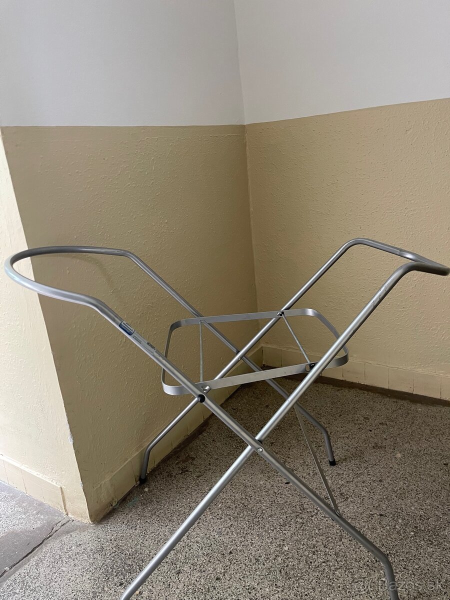 Stojan na detskú vaničku