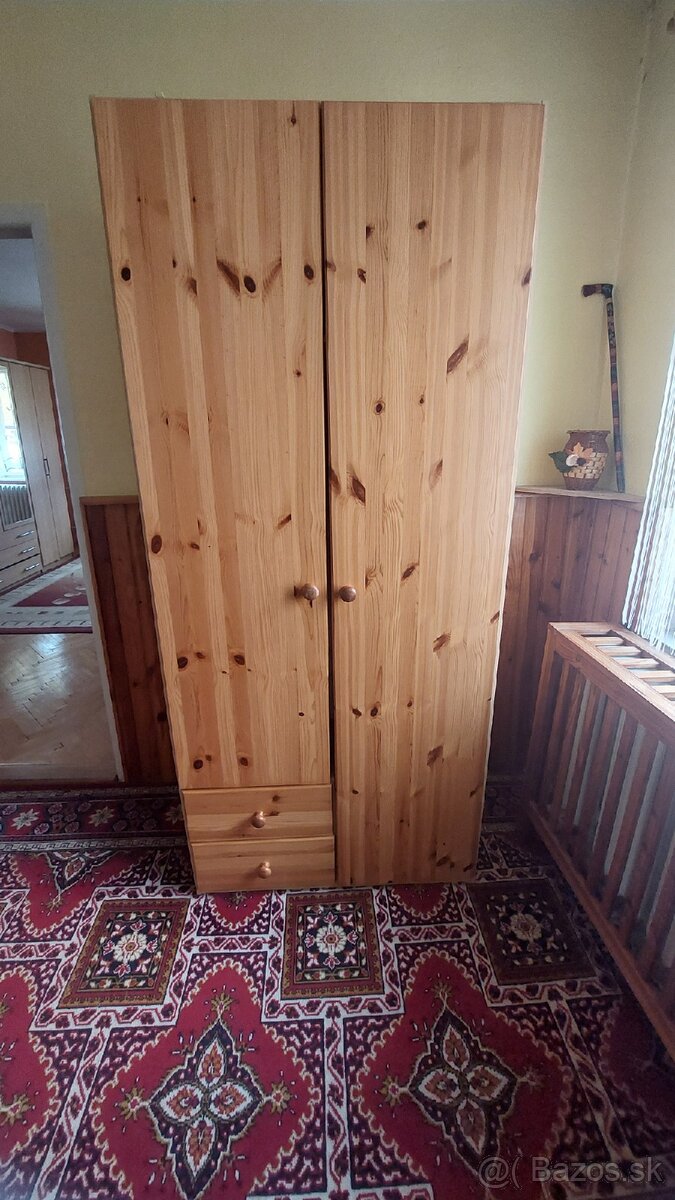 Borovicova skriňa