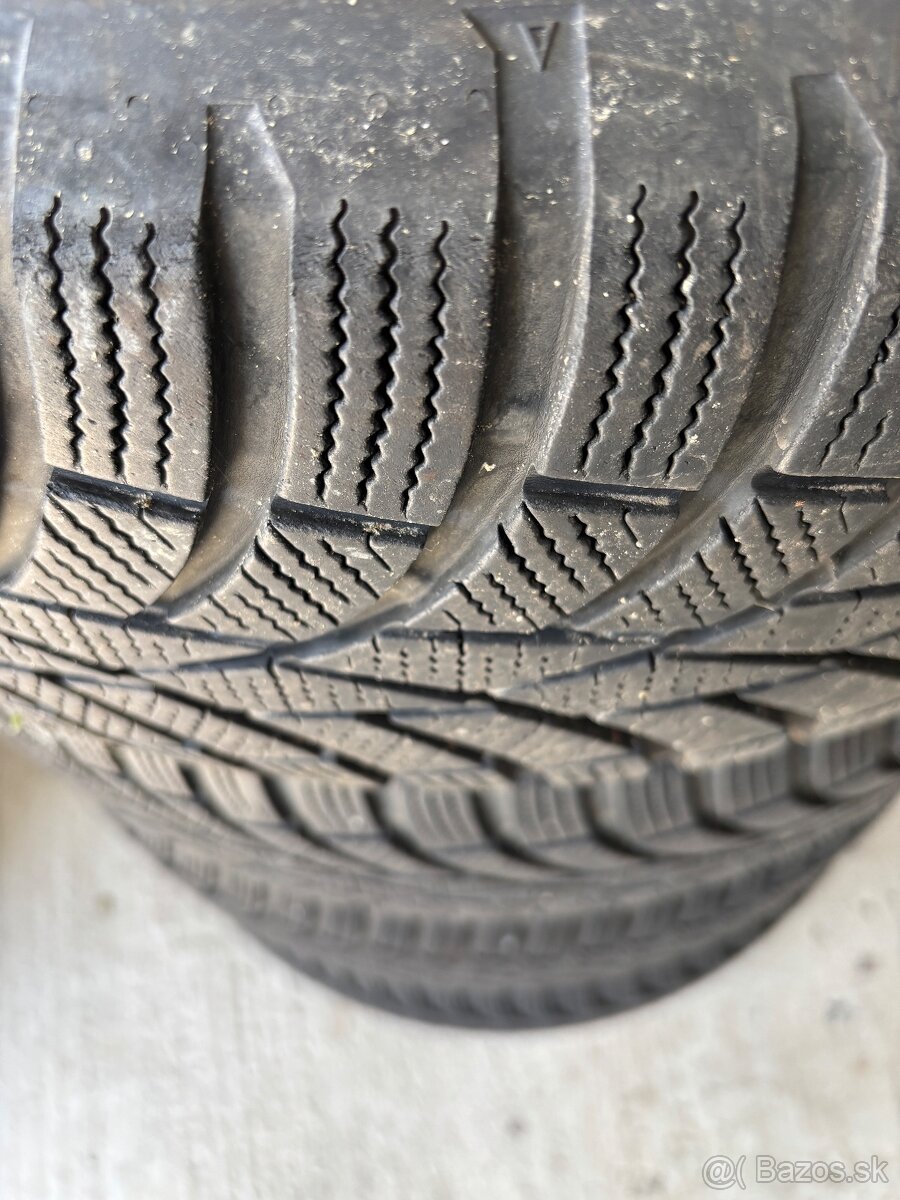 Zimné Pneu Toyo Observe S944 215/65 R17 DOT 1921