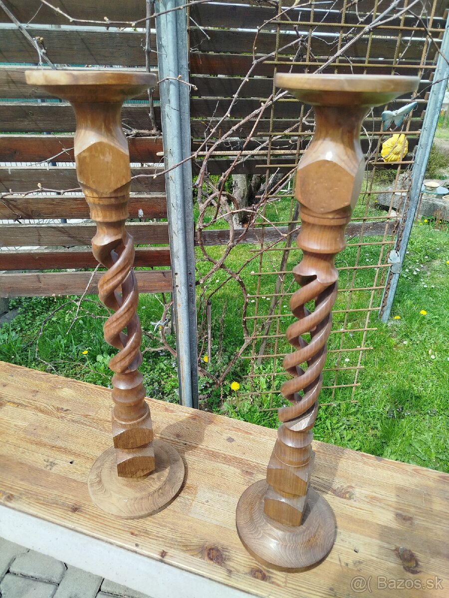Umelecké rezbarske dielo/ stojan na kvety