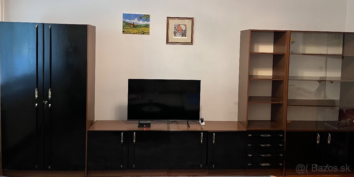 Obyvacia stena čierno-hnedá