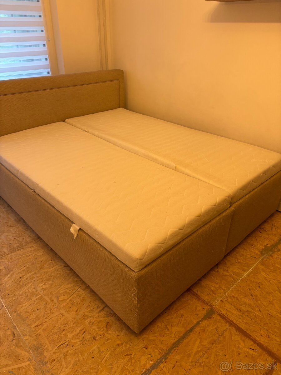 Posteľ