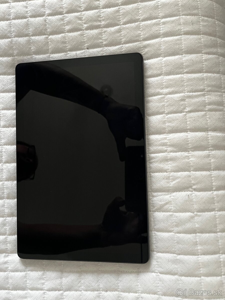 Lenovo M10