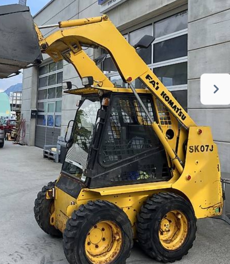 Šmykovy nakladač komatsu sk07j