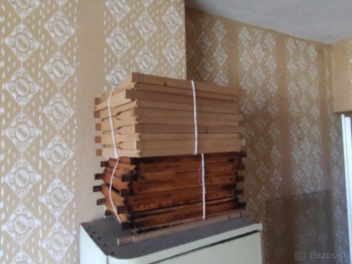 Predám včelárske potreby