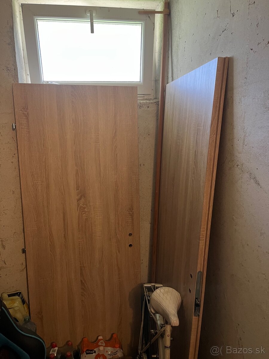 Predám 1xľavé a 1xpravé 80tky dvere so všetkým.