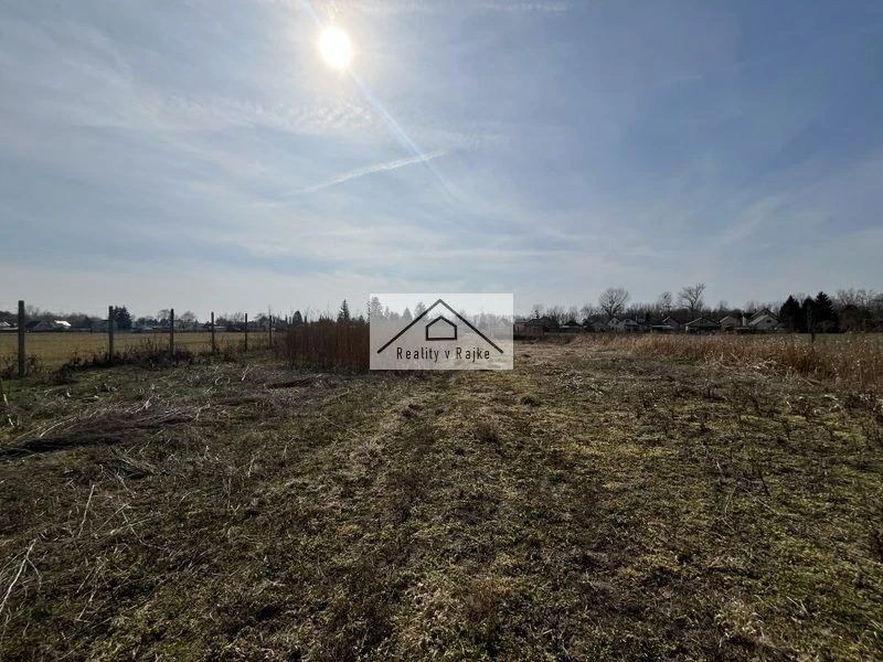 Pozemok s menším domom Dunasziget