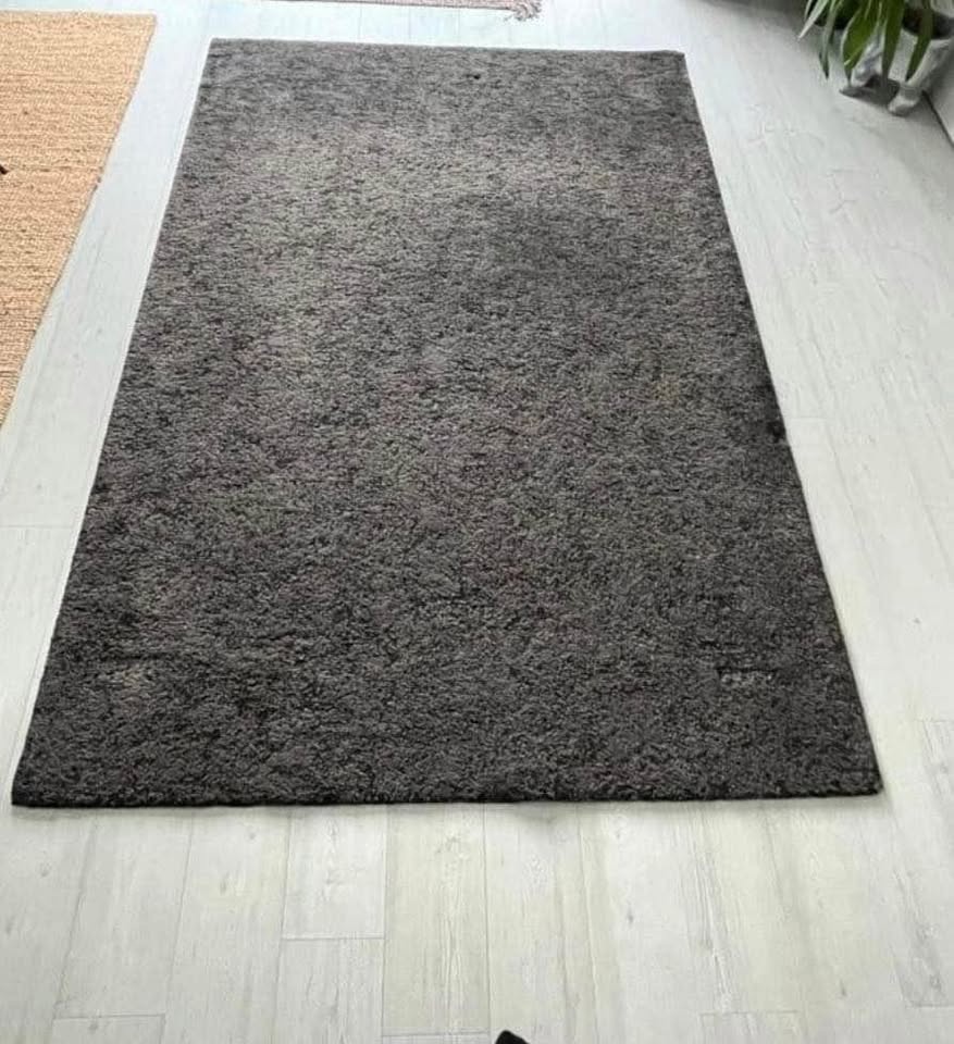 Tmavo šedý koberec 110 x 200cm