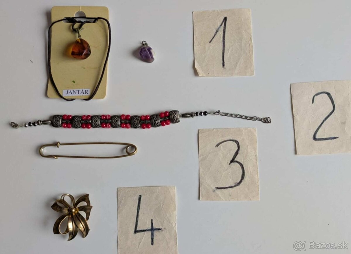 z každého rožku trošku