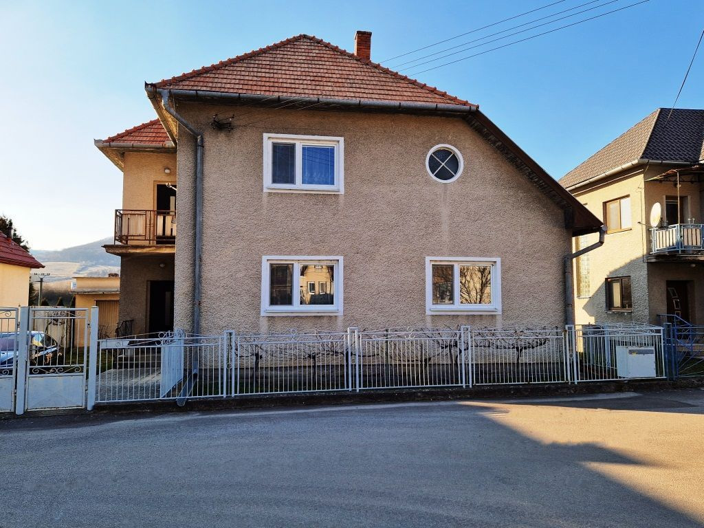 Predám rodinný dom so záhradou a garážou