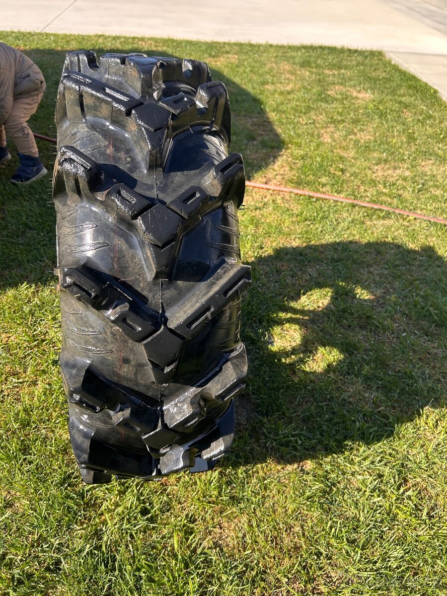 Predám gumy na štvorkolku 30x9.00-14