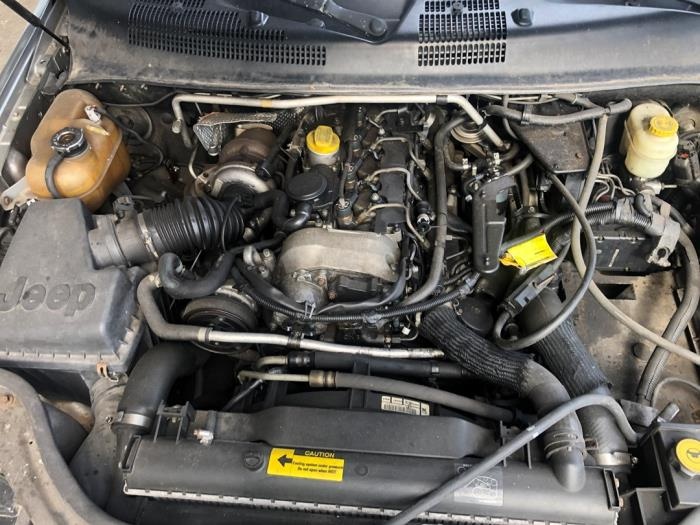 Rozpredám motor jeep Grand Cherokee 2.7 -