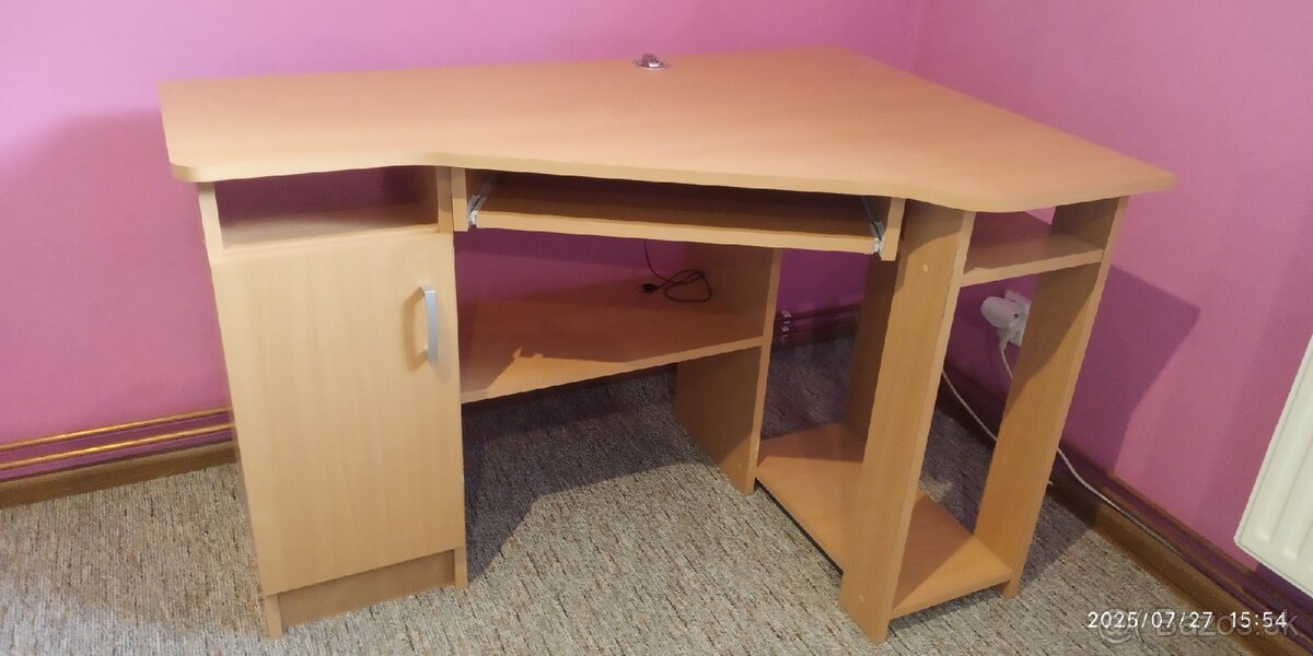 Rohový písací stolík