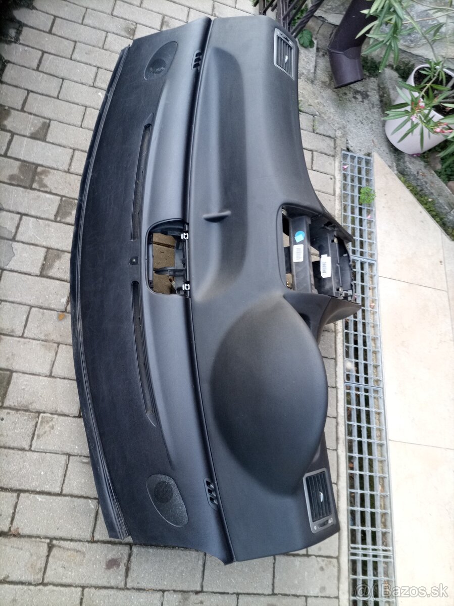 Peugeot 307, 307cc, palubovka s airbagom