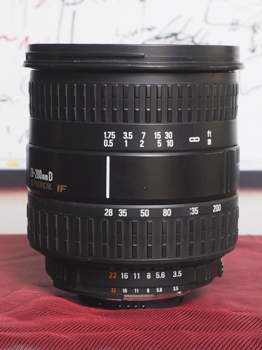 SIGMA ZOOM 28-200mm 1:3,5-5,6 DL pre NIKON.