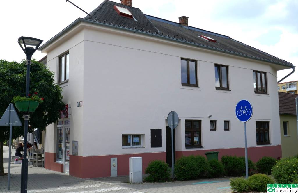 Polyfunkčný dom pri fontáne v srdci Brezovej, bývanie i podn